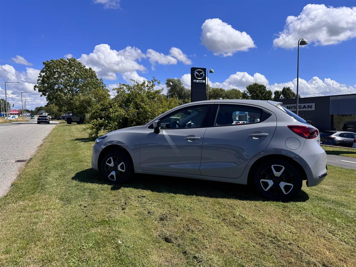 Mazda 2,
