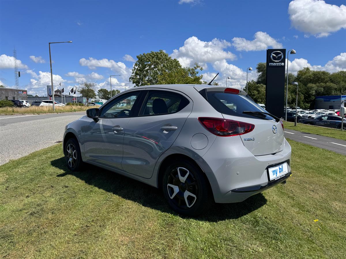 Mazda 2,