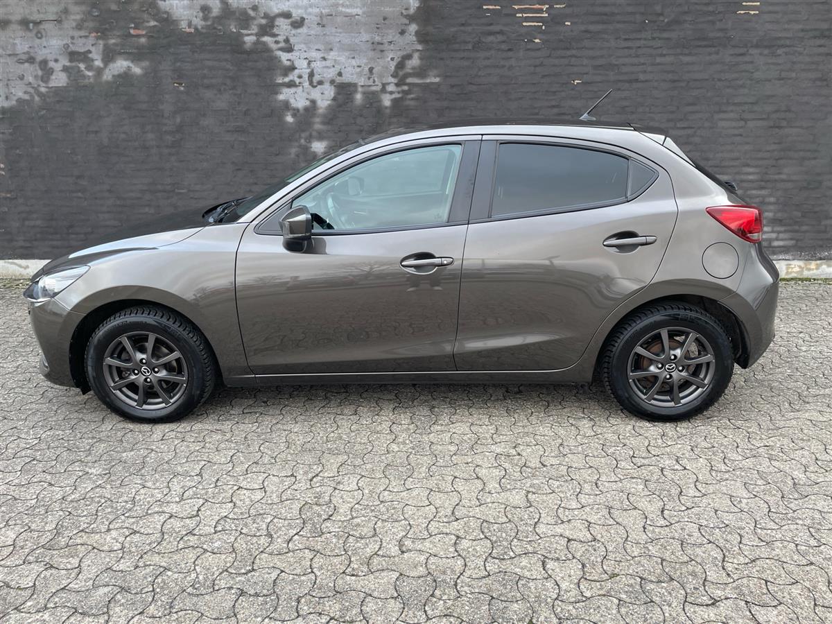 Mazda 2,