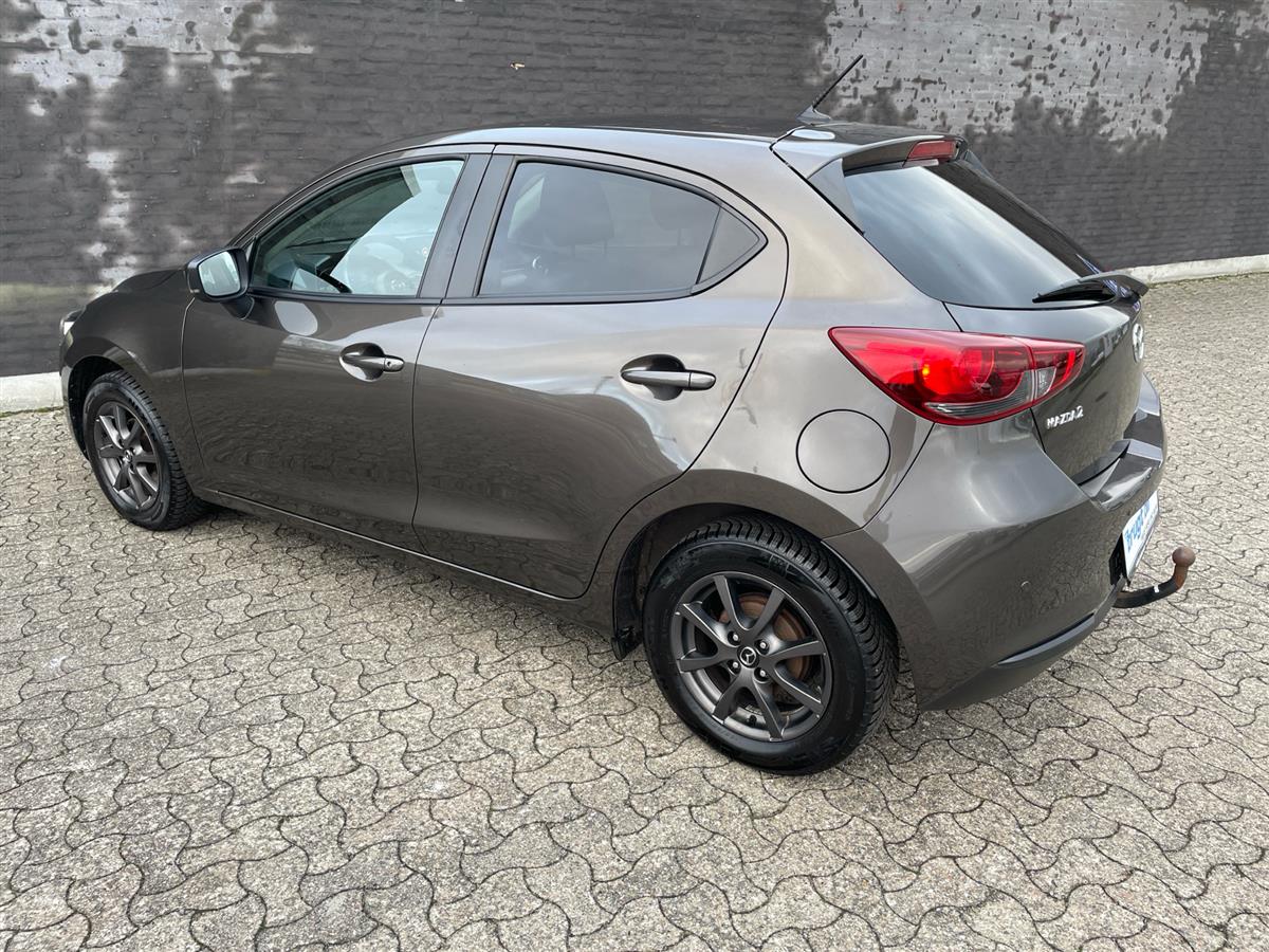 Mazda 2,