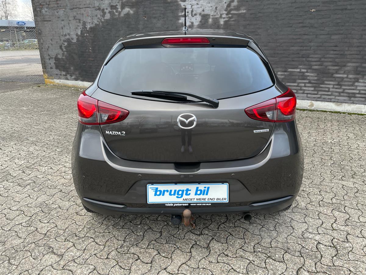 Mazda 2,