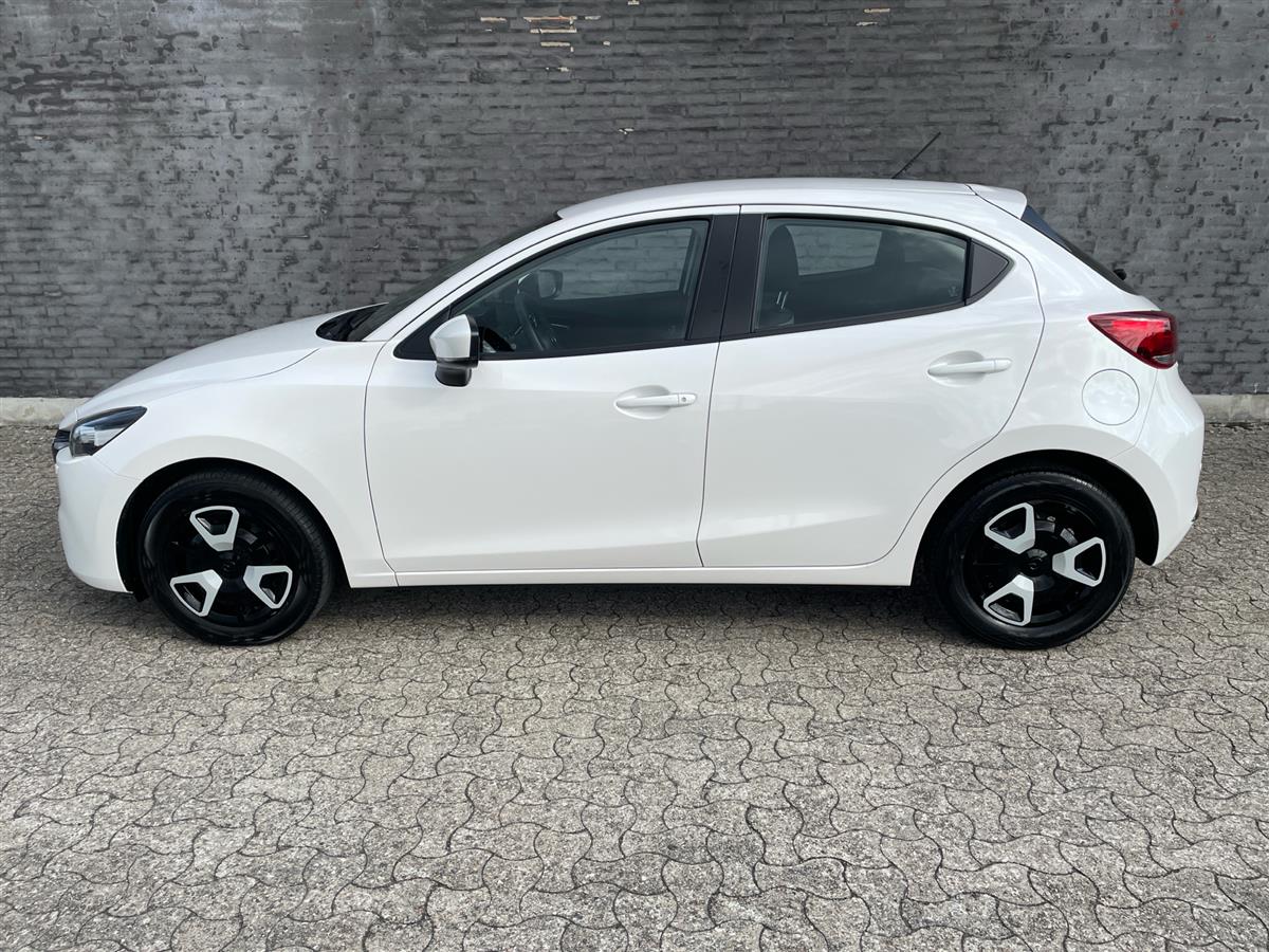 Mazda 2,